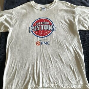 Detroit Pistons t-shirt